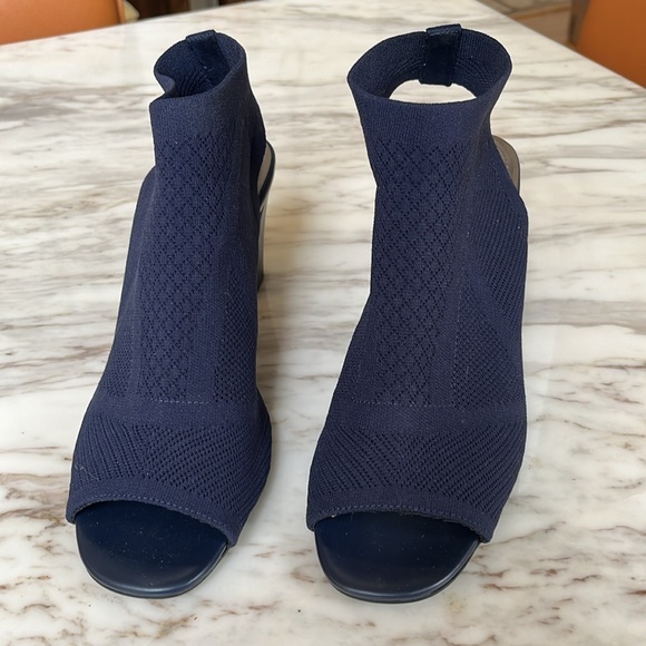 Impo Stretch navy block heels size 11, never worn - Picture 3 of 5